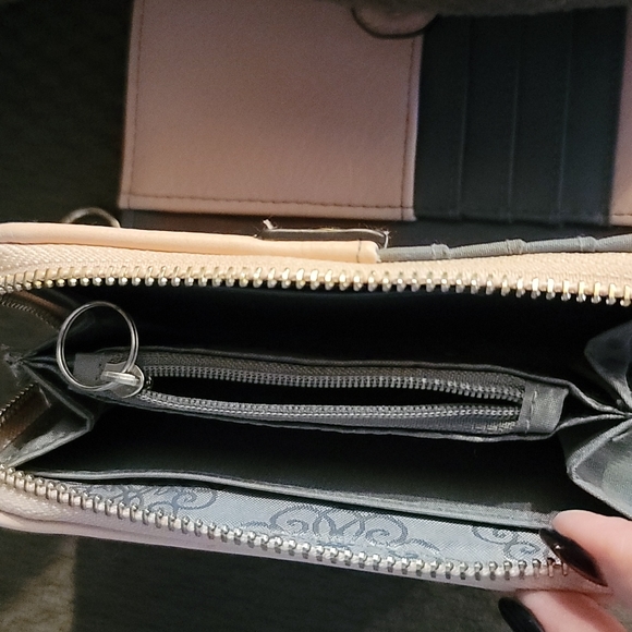 Enzo Angiolini Blush Wallet - Picture 4 of 5